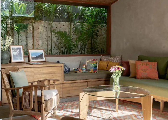 Masa Kini 3 Bedroom Family Friendly With Pool Walking Distance To