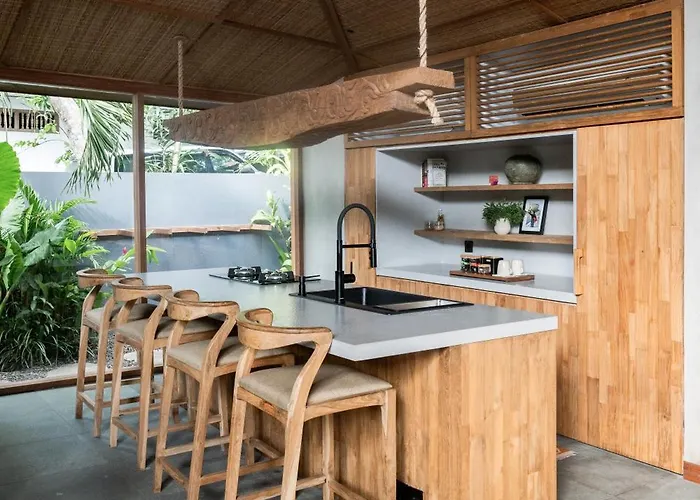 Masa Kini 3 Bedroom Family Friendly With Pool Walking Distance To Villa