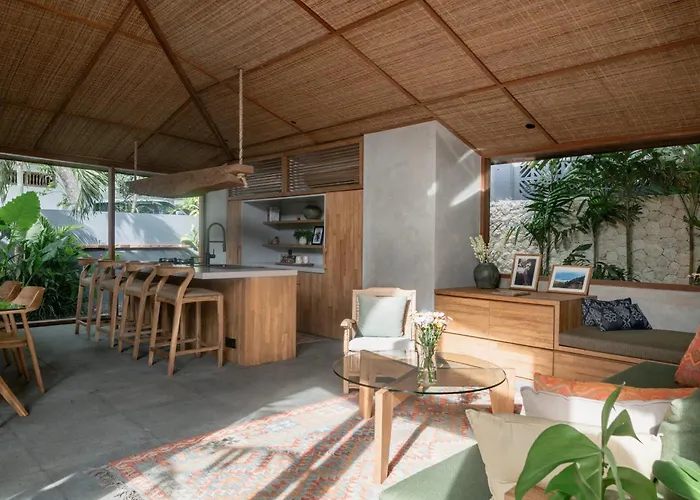 Masa Kini 3 Bedroom Family Friendly With Pool Walking Distance To