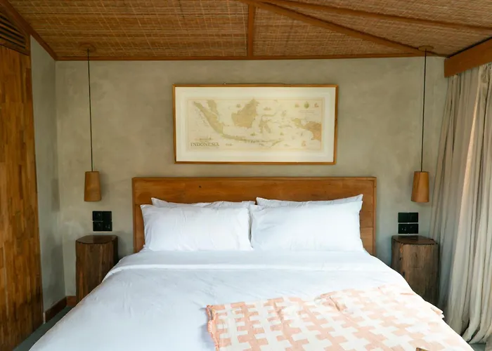 Masa Kini 3 Bedroom Family Friendly With Pool Walking Distance To *